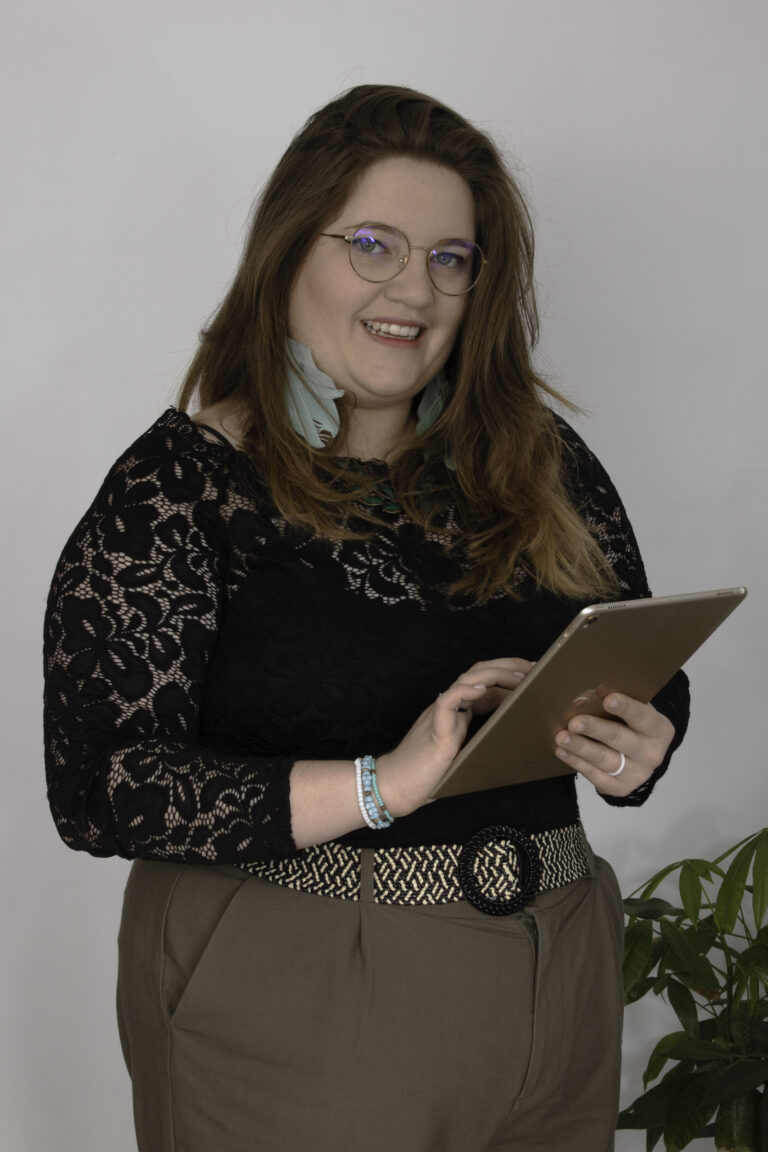 Inès Desroches, fondatrice d'Athéna Communication.